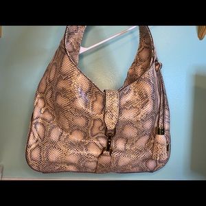 G.I.L.I hobo bag. NEW w/o tags. Never used. Leather snakeskin hobo bag